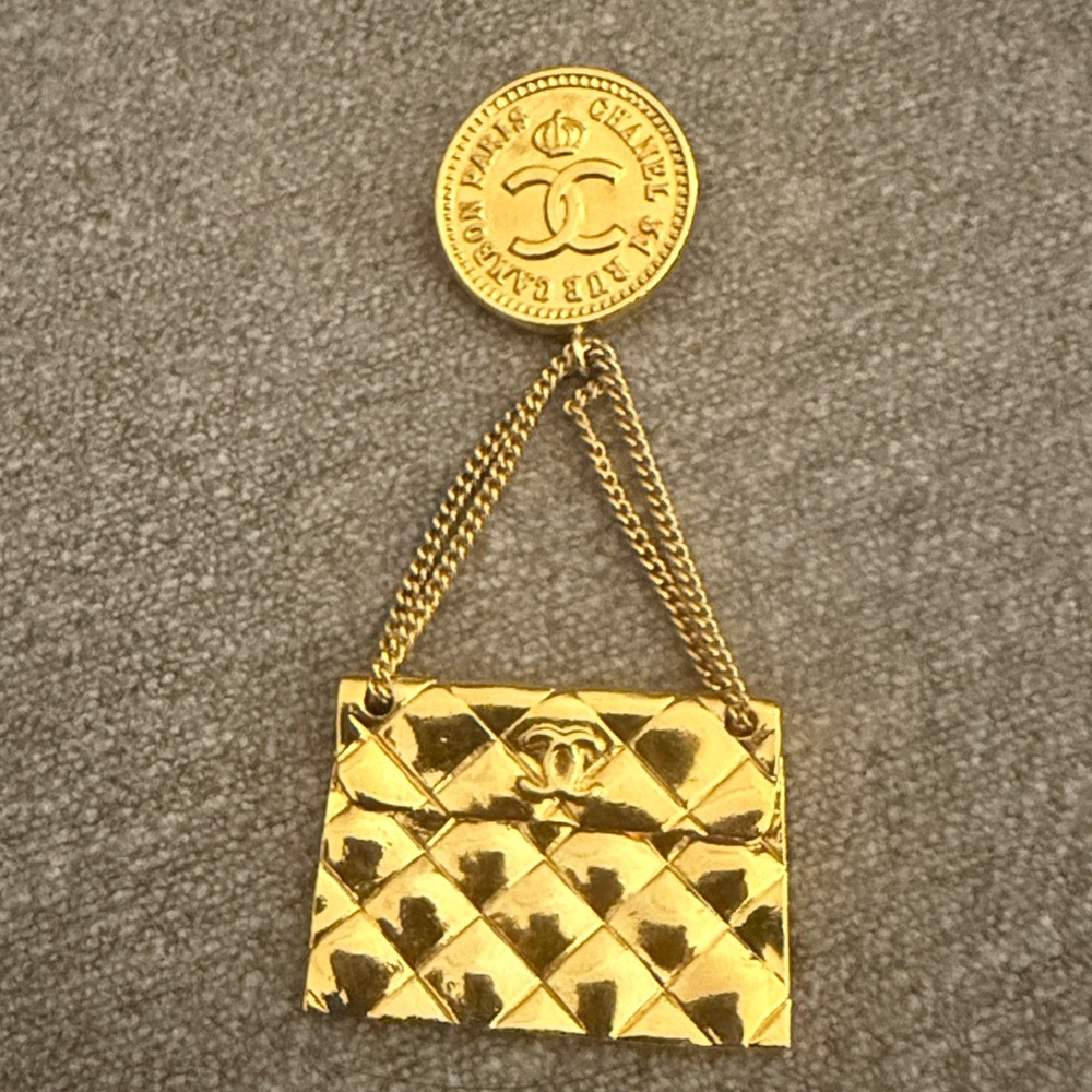 CHANEL | Brooch- Authentic Gold Quilted CC Purse / Bag or clothes Pin